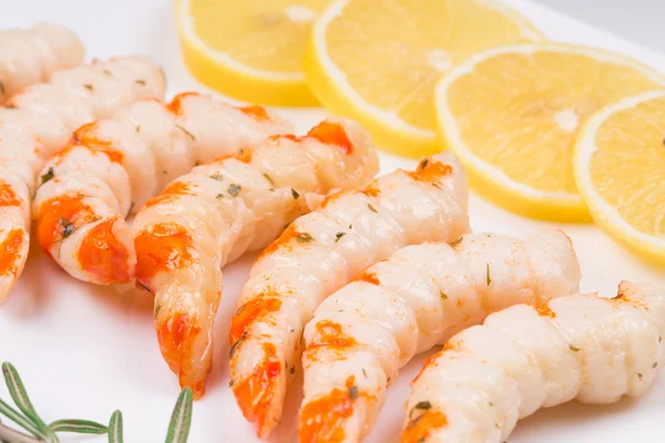 Boiled shrimps on plate. — Stock Photo, Image