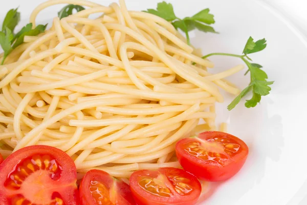 Tagliatelli Nudeln mit Tomaten — Stockfoto