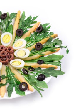 Hamsi ile kuşkonmaz salatası 
