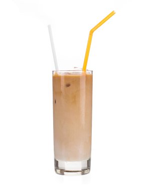 Cola cam düşen buz küpleri ile.