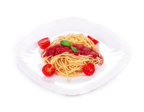 Spagetti domates fesleğen ile — Stok fotoğraf