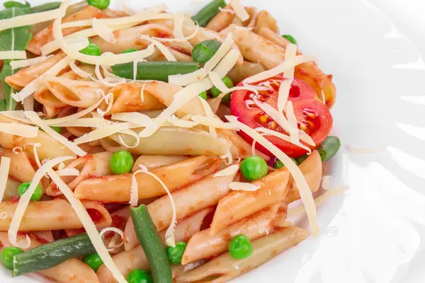 Pasta penne rigate med tomatsås. — Stockfoto