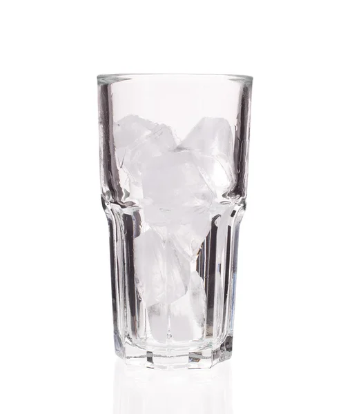 Glas med isbitar. — Stockfoto