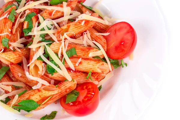 Espaguetis con albahaca de tomate y queso . —  Fotos de Stock