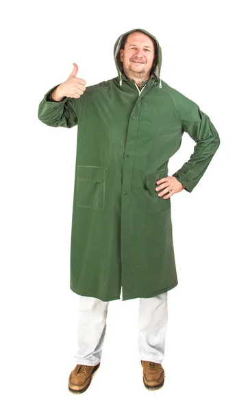Muž v dešti zelené dlouhý kabát. — Stock fotografie