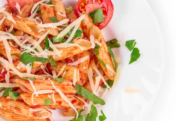 Italiensk pasta med broccoli och tomat. — Stockfoto