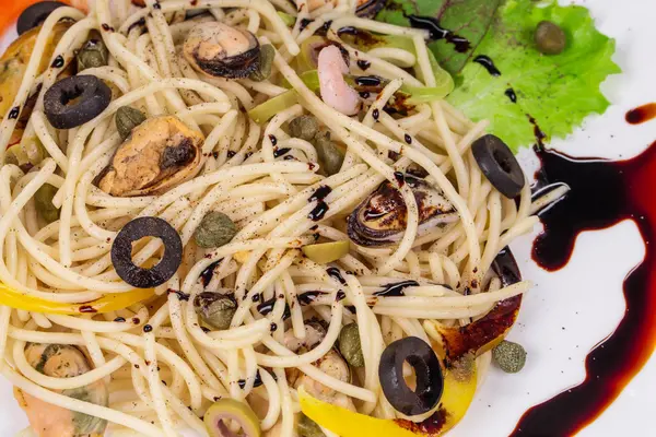 Sea salad with spaghetti. — Stock Photo, Image