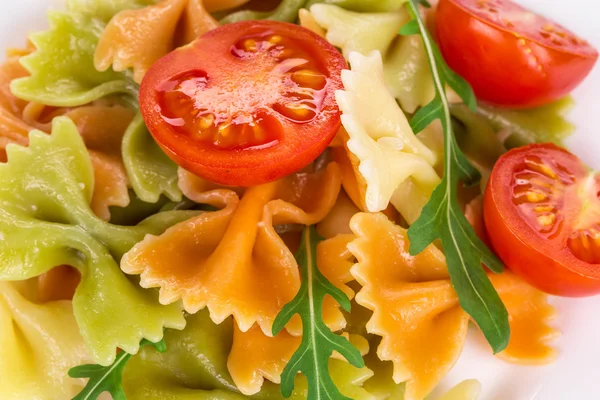 Pasta with arugula tomato and cheese. — Stock Photo, Image