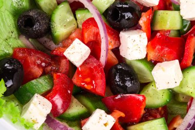 Yunan salatasını yakın plan.