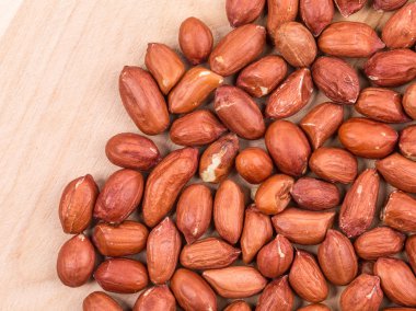 Fıstık ahşap tahta üzerinde.