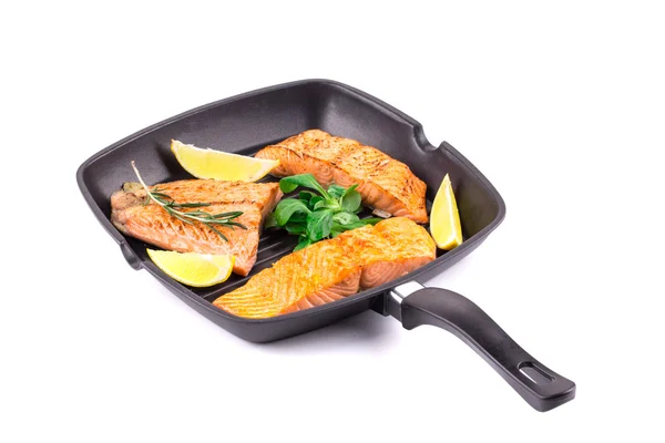 Fried salmon fillet in pan with lemon. — Stock Photo, Image