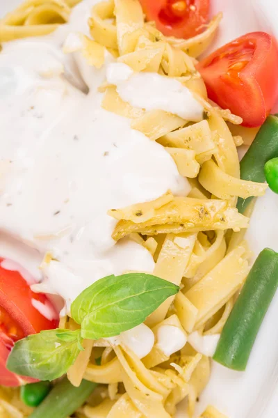 Spaghetti with tomato basil and cream. — Stock Photo, Image