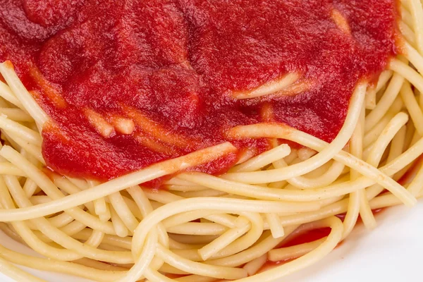 Macro bild av ketchup och pasta. — Stockfoto