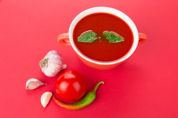 Schüssel Tomatensuppe. — Stockfoto