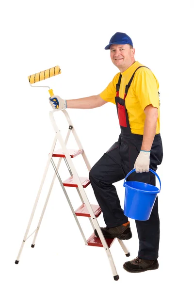 Werknemer op ladder met roller. — Stockfoto