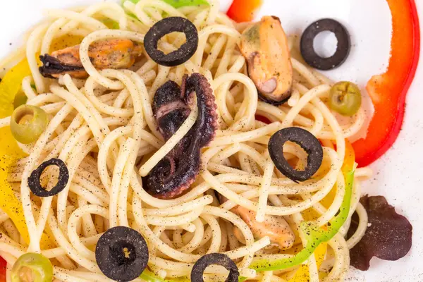 Sabrosa pasta italiana con mariscos . — Foto de Stock