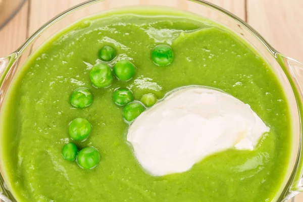 Broccoli crème soep op tafel. — Stockfoto