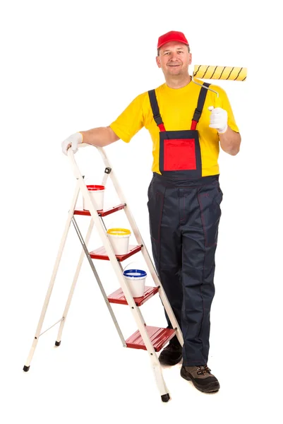 Werknemer op ladder met roller — Stockfoto