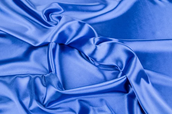 Голубая шелковая ткань в форме сердца . — стоковое фото