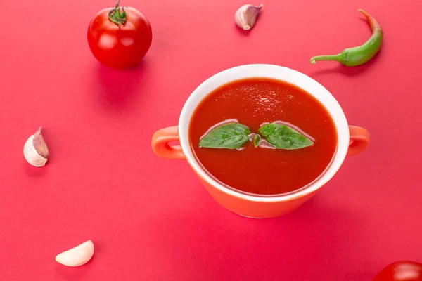 Cuenco de sopa de tomate . — Foto de Stock