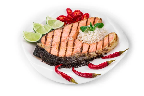 Steak de saumon grillé aux légumes — Photo