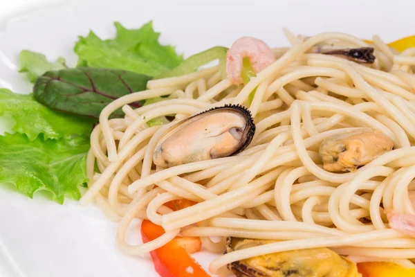 Läcker italiensk pasta med skaldjur. — Stockfoto