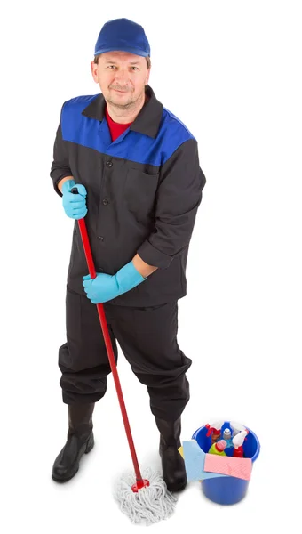 Hombre en ropa de trabajo con cubo y fregona . — Foto de Stock