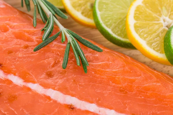 Close up of salmon fillet with lemon. — Stock Photo, Image