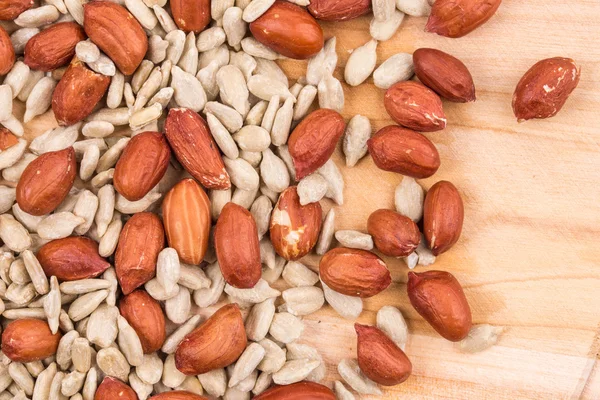 Close up of peanuts and sunflower seeds. — Stock Photo, Image