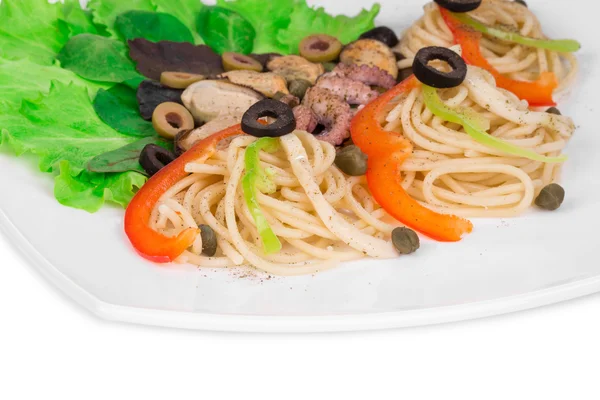 Chutné italské těstoviny s mořskými plody — Stock fotografie