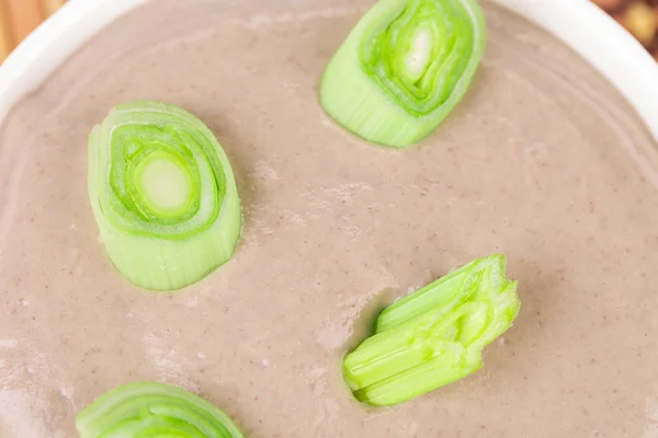 Green onion with creamy mushroom soup. — Stock Photo, Image