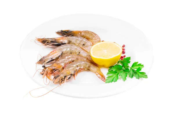 Raw shrimps on plate with lemon. — Stock Photo, Image