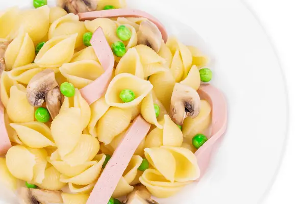 Pasta shells with vegetables on plate. — Stock Photo, Image