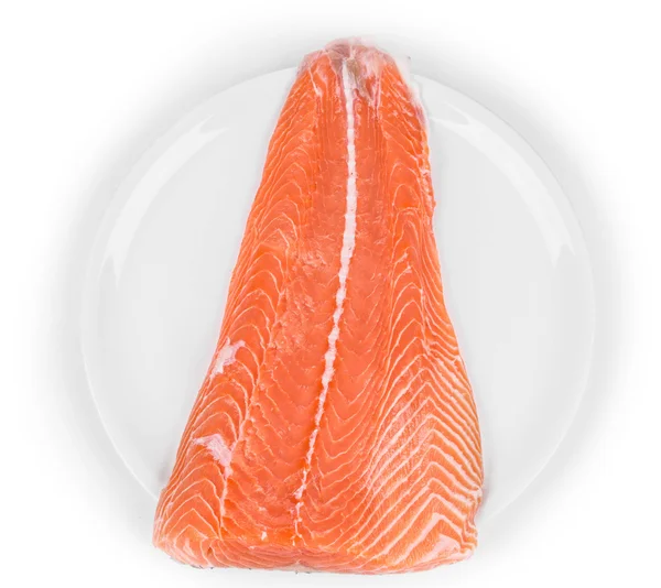 Filé de salmão cru na placa . — Fotografia de Stock