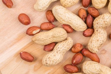 Fıstık ve ayçiçeği tohumu.