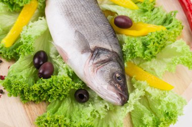 Sebze ile taze levrek