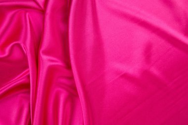 Pembe ipek kumaştan doku.