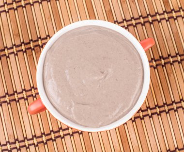 mantar kremalı çorba kase