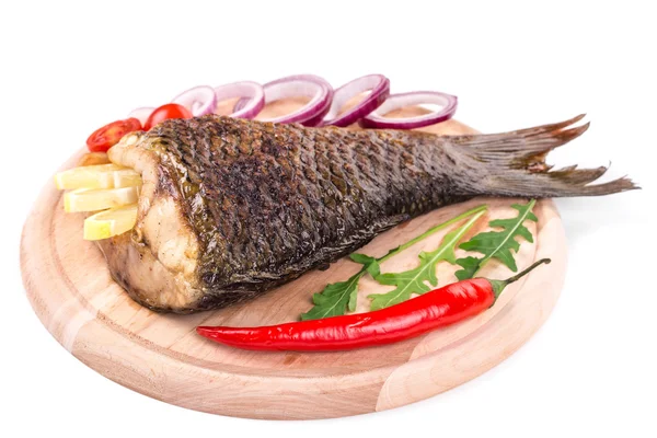 Gebratener Karpfenschwanz mit Zitrone und Pfeffer. — Stockfoto