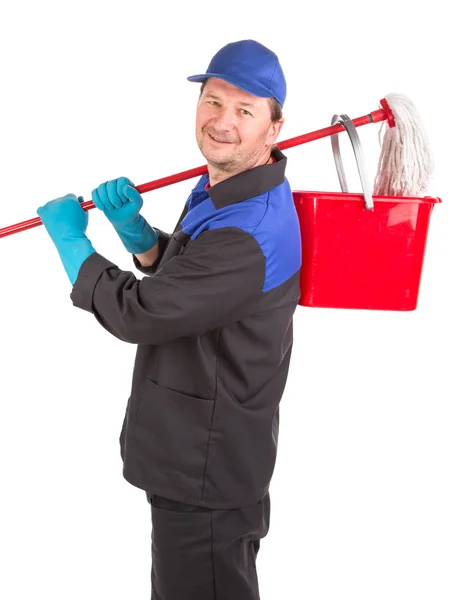 Mann hält Putzmopp und Eimer in der Hand. — Stockfoto