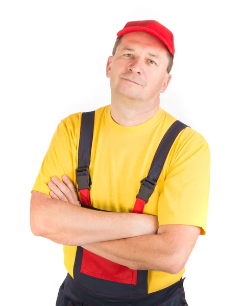 Pracownik w kapeluszu z skrzyżowanymi rękami. — Zdjęcie stockowe