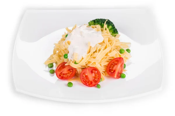 Italské těstoviny s bílou omáčkou. — Stock fotografie