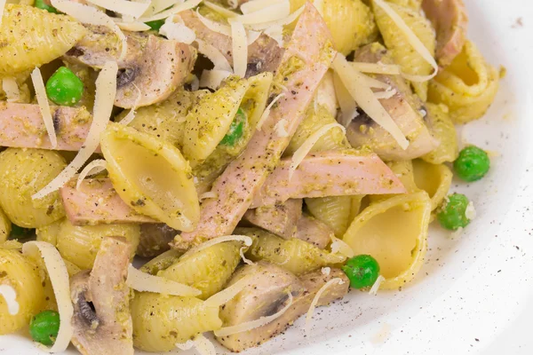 Pasta shells with vegetables — Stock Photo, Image