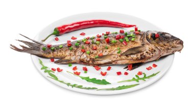 Tabakta sebze ile sazan.