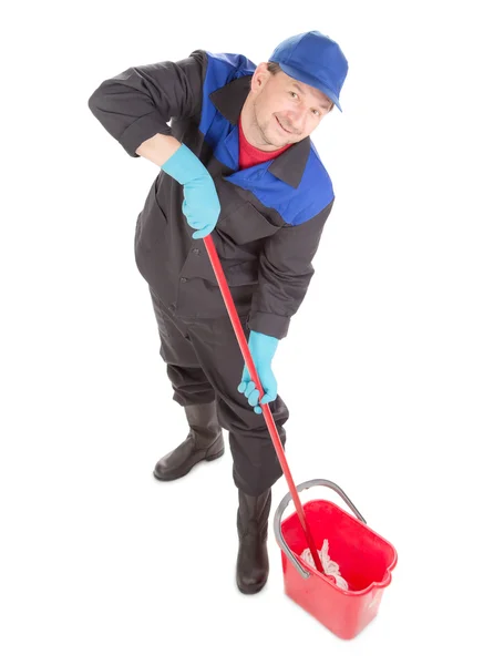 Hombre con cubo y fregona roja . — Foto de Stock