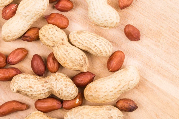 Peanuts on wooden background. — Stock Photo, Image