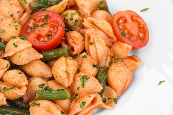 Pasta med tomater, sparris och sås — Stockfoto