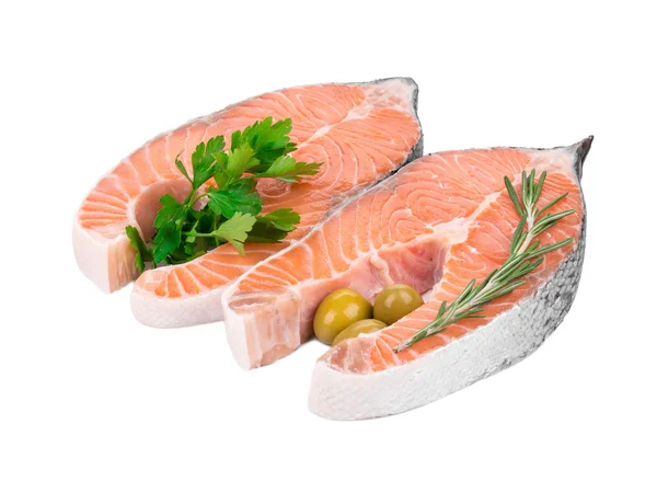 Bistecche di salmone con verdure e olive — Foto Stock