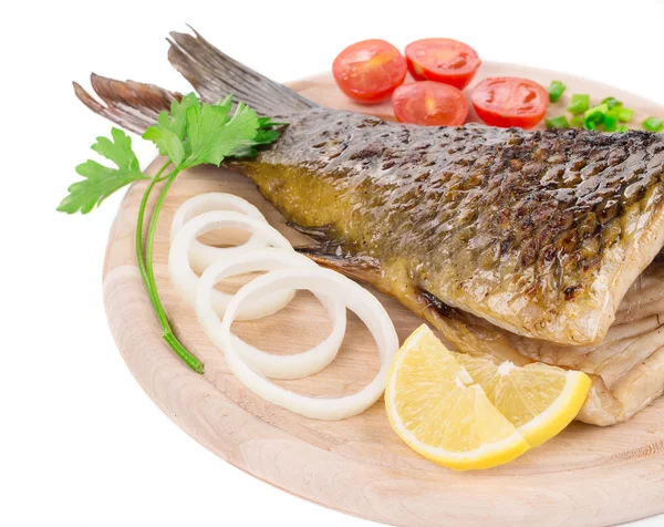 Carp tail with lemon, tomatoes and onion — Stock Photo, Image