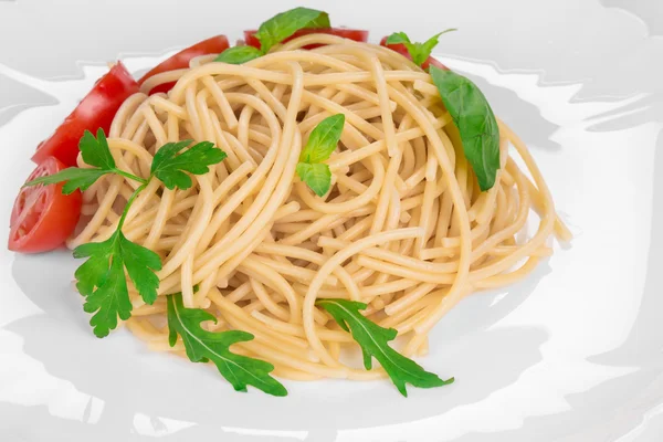 Pasta with basil and tomatoes — Stock Photo, Image